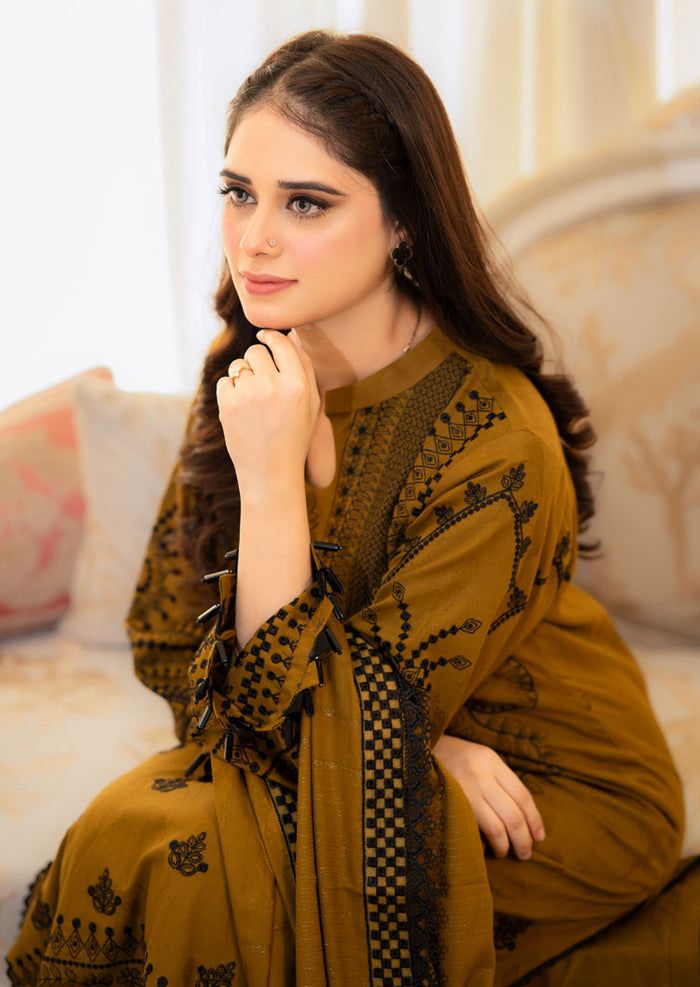 URGE DHANAK EMBROIDERD UNSTICHED 3pc DHANAK EMBROIDERED SHAWL (WA-650)