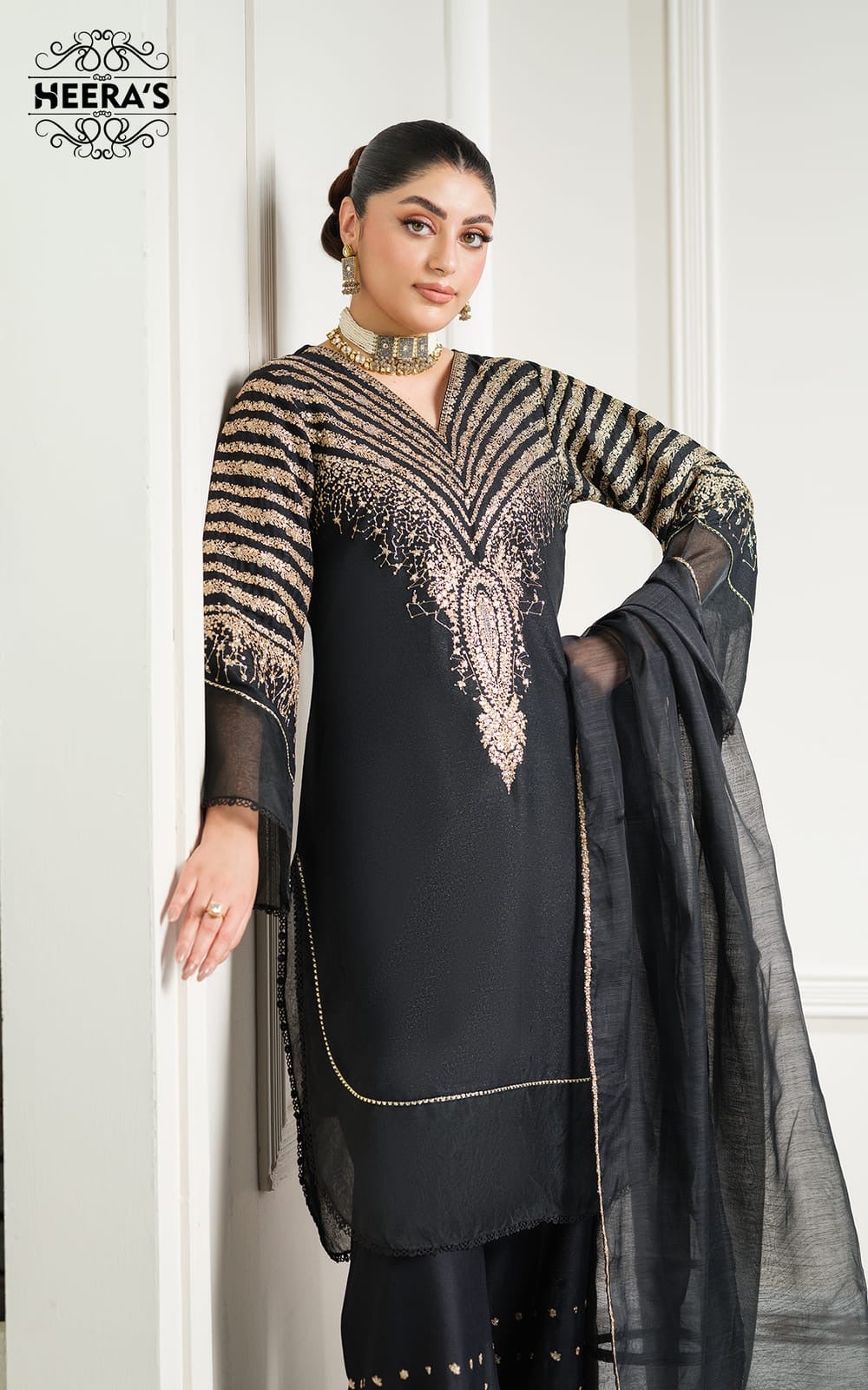 JAZMIN EMBROIDERD LAWN UNSTICH 3PC (BLACK)