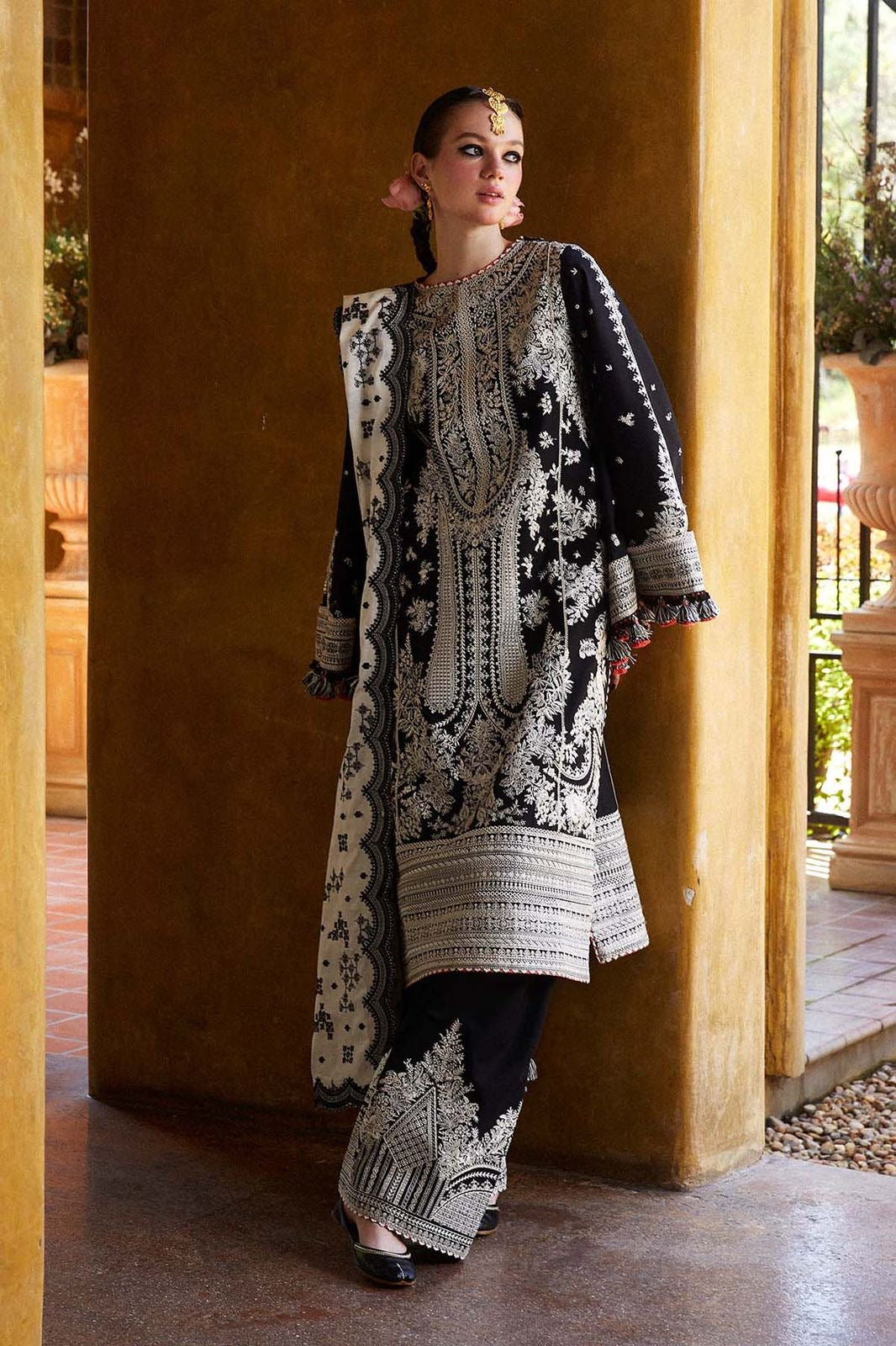 HUSSAIN REHAR EMBROIDERD LAWN UNSTICH 3PC (WA-8934)