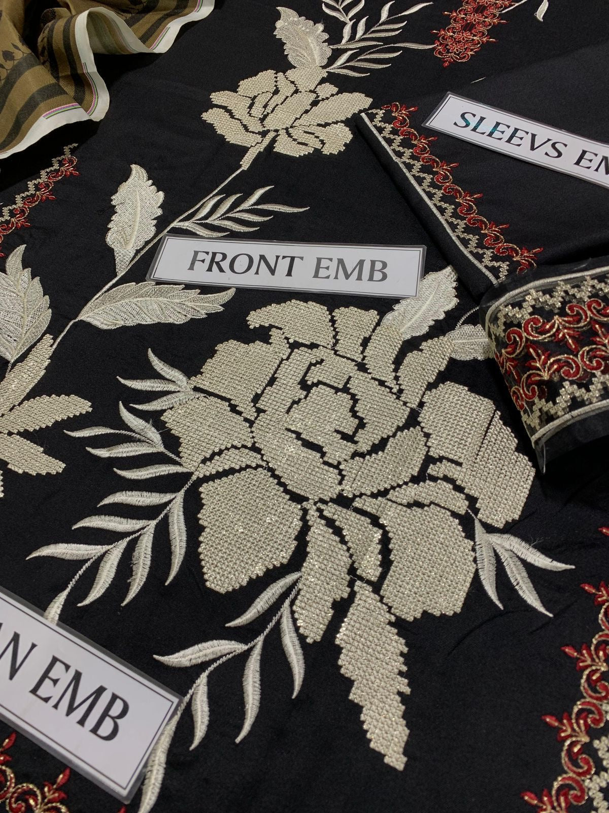 BATIK LAWN EMBROIDERD UNSTICH 3PC (WA-730)