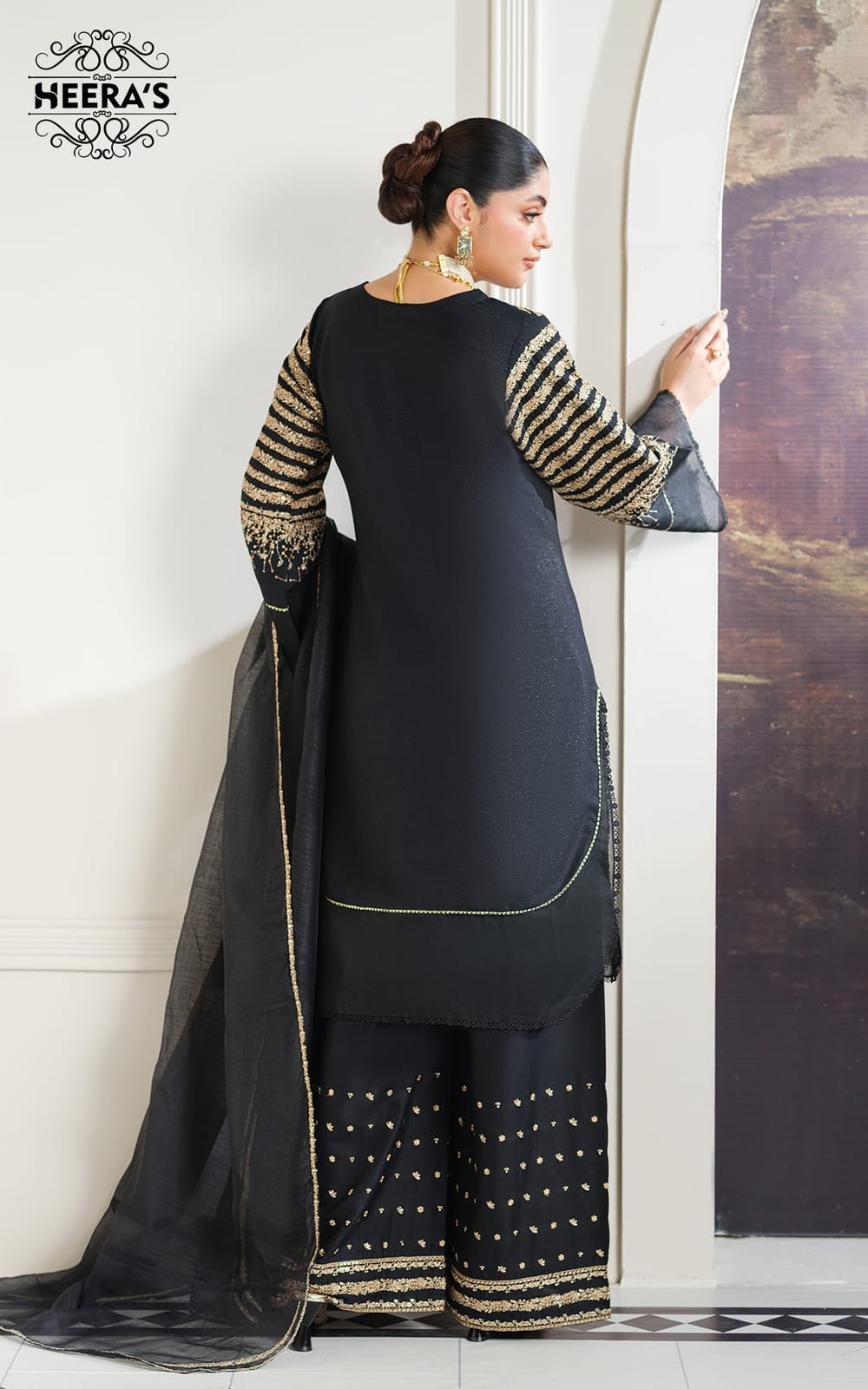 JAZMIN EMBROIDERD LAWN UNSTICH 3PC (BLACK)