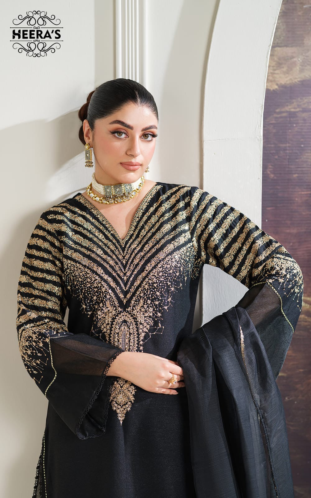 JAZMIN EMBROIDERD LAWN UNSTICH 3PC (BLACK)